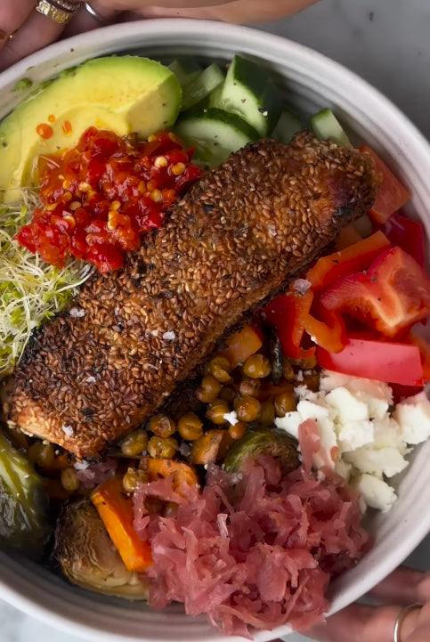 Spicy salmon buddha bowl made with Bippi Italian style chilli